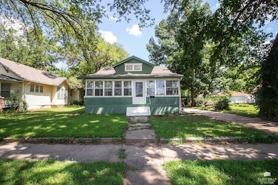 805 N Mulberry St, Abilene, KS 67410 - photo 2