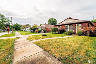 7954 Oak St, Taylor, MI 48180 - photo 3