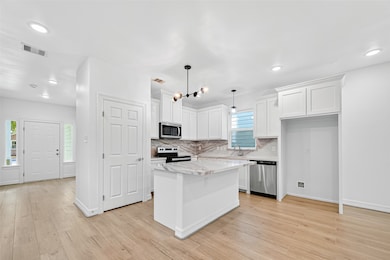 Kitchen Island/Breakfast