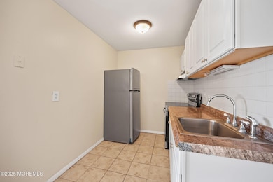 175 Buckelew Ave unit BLDG 3 - Apt 4, Jamesburg, NJ 08831 - photo 5
