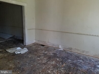 1131 Ellicott Dr, Baltimore, MD 21216 - photo 5