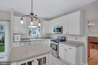 9653 Overton Dr, Laurel, MD 20723 - photo 4