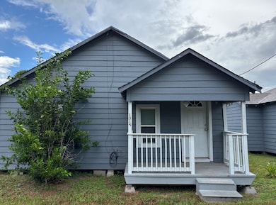 1315-1319 Austin St, Bay City, TX 77414 - photo 2