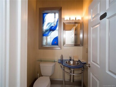 1/2 Bathroom
