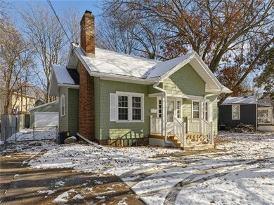 1723 41st St, Des Moines, IA 50310 - photo 2