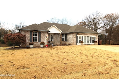 101 Hedgewood Dr, Lexington, TN 38351 - photo 2