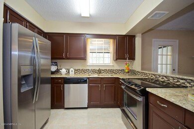 3927 Hunters Lake Cir E, Jacksonville, FL 32210 - photo 2