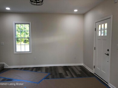 10105 Vista Hills Blvd, Louisville, KY 40291 - photo 2