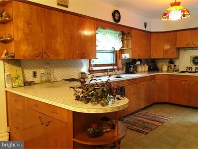 657 S Summit Rd, Bath, PA 18014 - photo 6