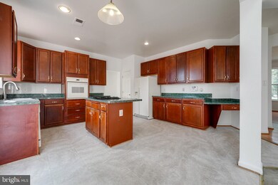 11807 Lilium Ln, Glenn Dale, MD 20769 - photo 3
