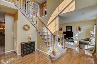 08_07Foyer_mls