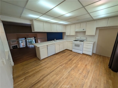 18403 Collins St, Tarzana, CA 91356 - photo 7