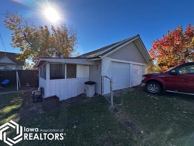 106 N 8th Ave, Marshalltown, IA 50158 - photo 3