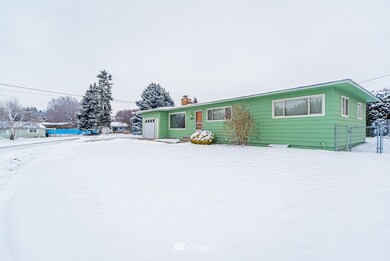1804 Glen St NE, East Wenatchee, WA 98802 - photo 4