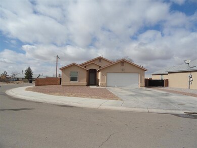 921 Larkspur Ave, Alamogordo, NM 88310 - photo 2