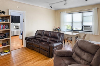 141 Wyckoff Place unit 2E, Woodmere, NY 11598 - photo 7