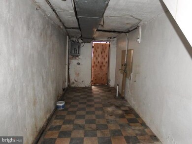 6854 Radbourne Rd, Upper Darby, PA 19082 - photo 4