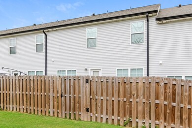 003-photo-rear-view-13651361