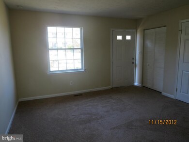 18085 Tompkins Ct, Dumfries, VA 22026 - photo 4