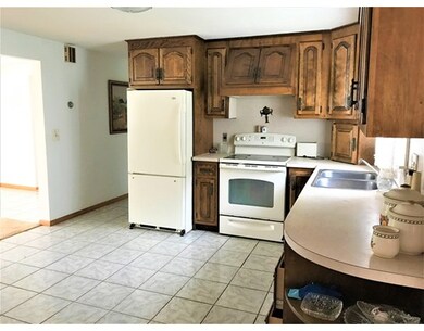 20 Donlee St, Holyoke, MA 01040 - photo 7