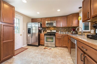 73 Pilgrim Dr, Warwick, RI 02888 - photo 7