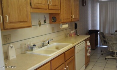 Upgraded Raised Oak Cabinets
