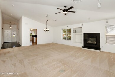 007_Living Room