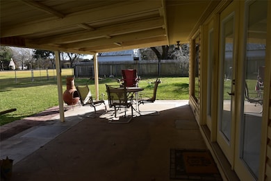 203 San Bernard St, Bay City, TX 77414 - photo 6