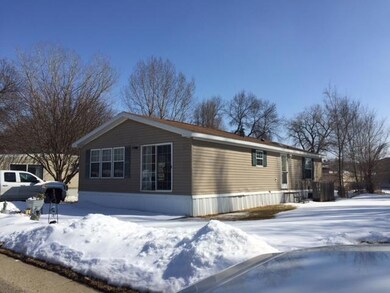 215 E Deer St, Mandan, ND 58554 - photo 2