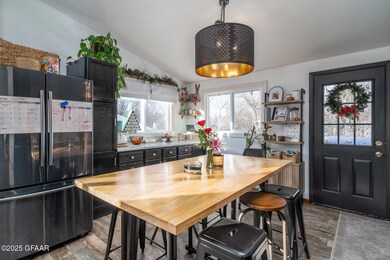 8 Kemble Cir, East Grand Forks, MN 56721 - photo 3