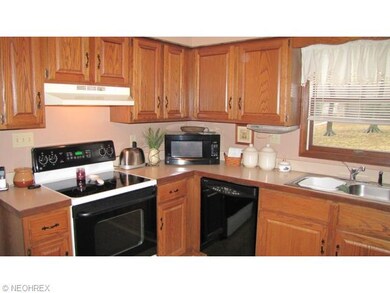 Lovely step-saver kitchen!!