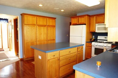 Kitchen area - 2nd view showing pantry c