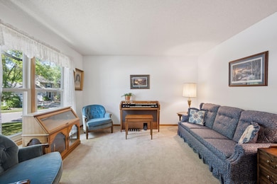 9368 Chesshire Ln N, Maple Grove, MN 55369 - photo 6