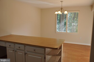 9810 Kingsbridge Dr unit 101, Fairfax, VA 22031 - photo 5