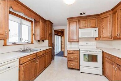 237 Carver St, Springfield, MA 01108 - photo 6