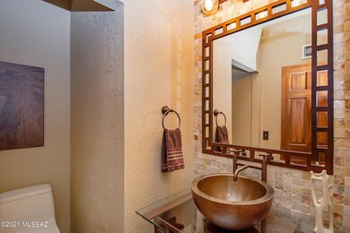 Guest 1/2 Bath off Entry Way