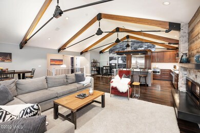 5780_wildridge_rd_w_interior_living_b