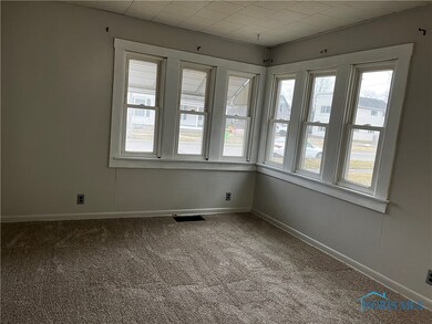 826 Front Livingroom