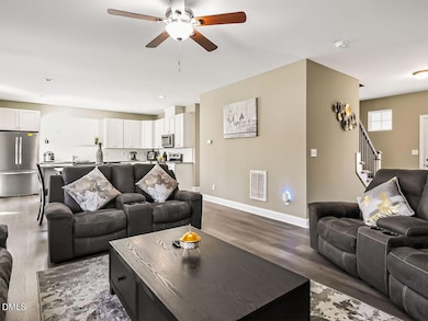 008-1280x960-living-room