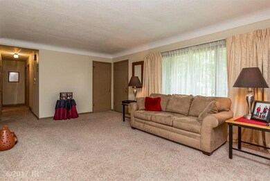 4122 39th Place, Des Moines, IA 50310 - photo 5