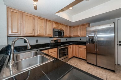 1709 N Apache Dr-12