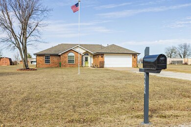 Ranch-style house featuring driveway, an attached 