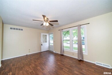 2228 Valley Dr, Davenport, IA 52806 - photo 3
