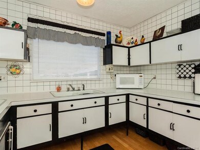 1500 N Main St, Hendersonville, NC 28792 - photo 5