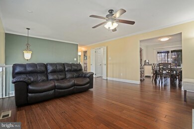 10121 Schoolhouse Woods Ct, Burke, VA 22015 - photo 7