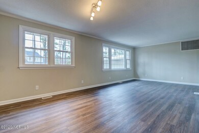 1406 Clifton Rd, Jacksonville, NC 28540 - photo 5