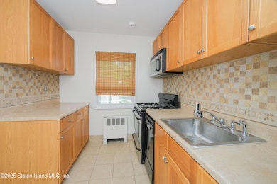 176 Arlo Rd unit A, Staten Island, NY 10301 - photo 7