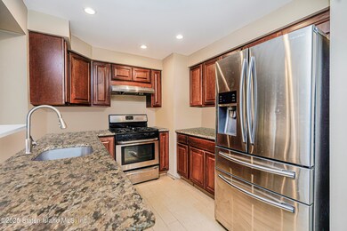 83 Ilyssa Way unit 546, Staten Island, NY 10312 - photo 6
