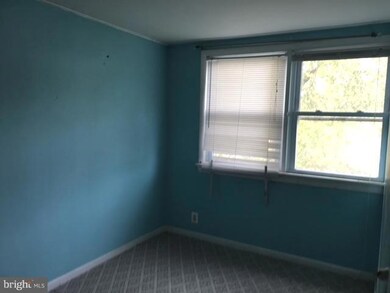 902 Imperial Ct, Halethorpe, MD 21227 - photo 6