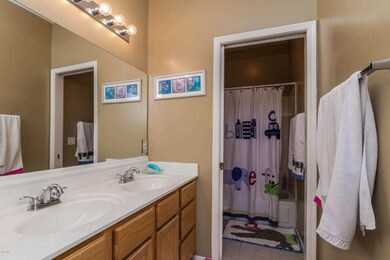 880 W Laredo AZ-20